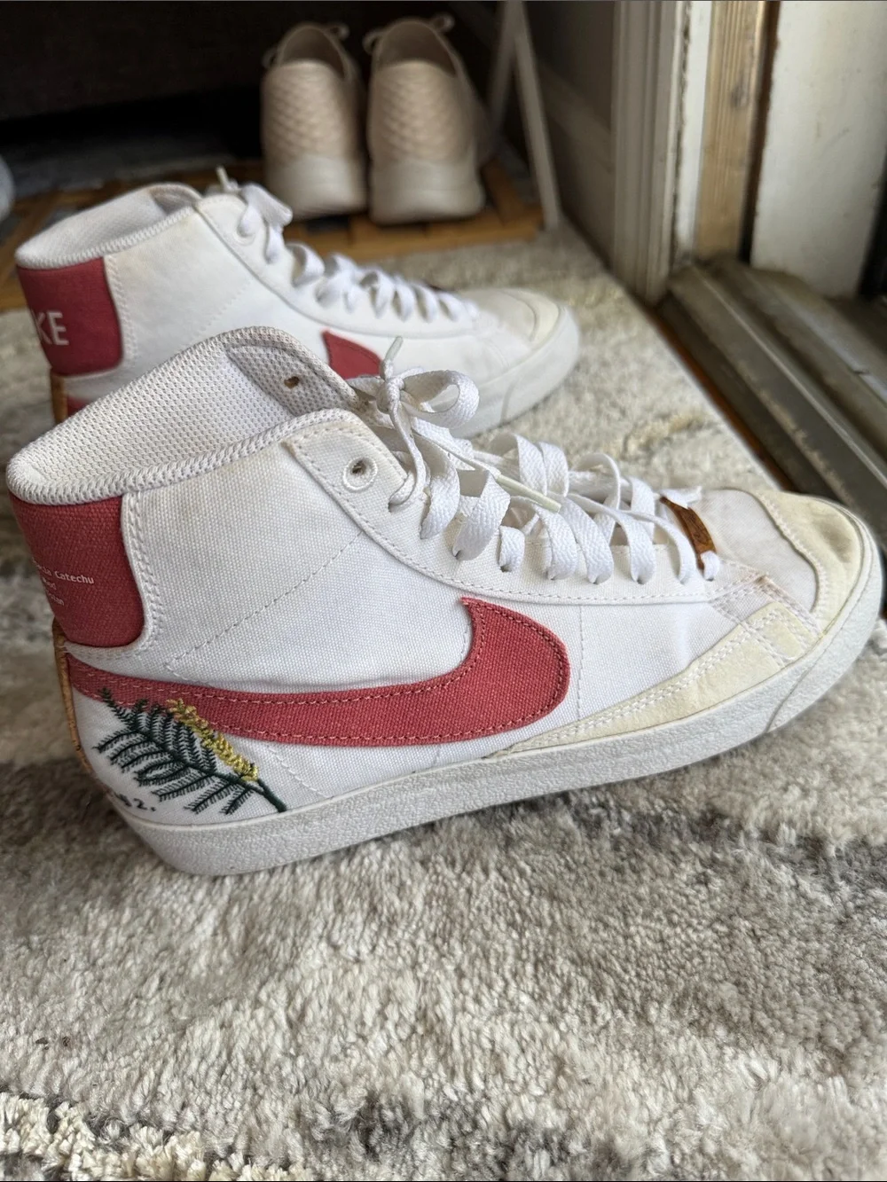 Nike Women high-Top Sneakers in Cream with Coral Swoosh Green Embroidery Blazers
